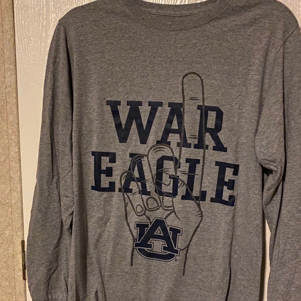 Women’s size small; Auburn basketball tee